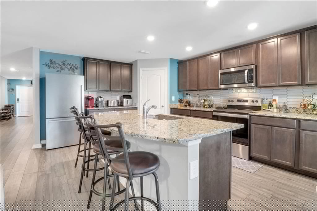 860 Youngreen Dr, Fort Myers, FL 33913-9