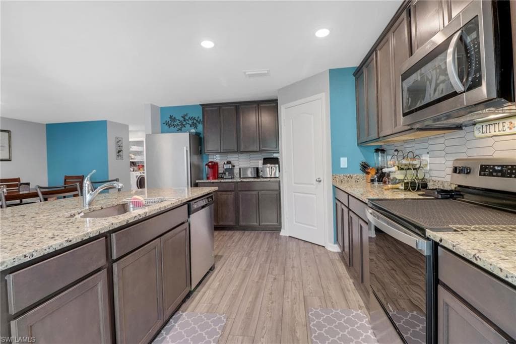 860 Youngreen Dr, Fort Myers, FL 33913-10