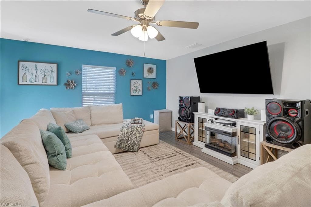 860 Youngreen Dr, Fort Myers, FL 33913-11