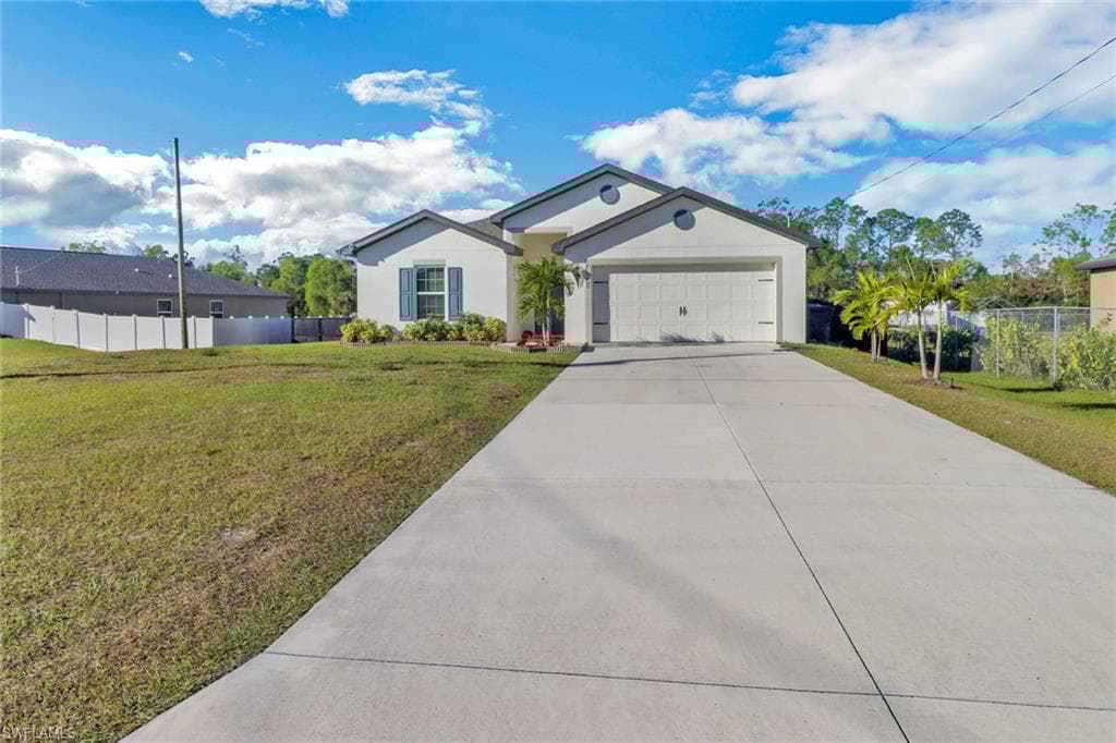 860 Youngreen Dr, Fort Myers, FL 33913-3
