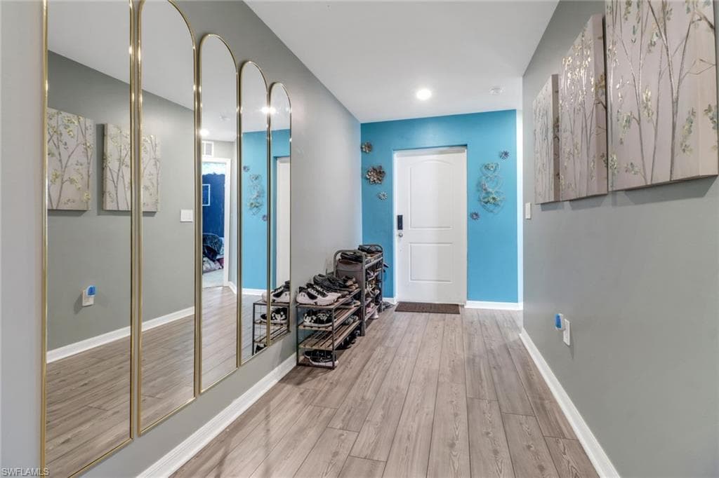 860 Youngreen Dr, Fort Myers, FL 33913-5