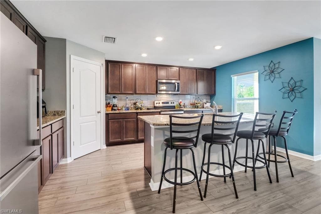860 Youngreen Dr, Fort Myers, FL 33913-8