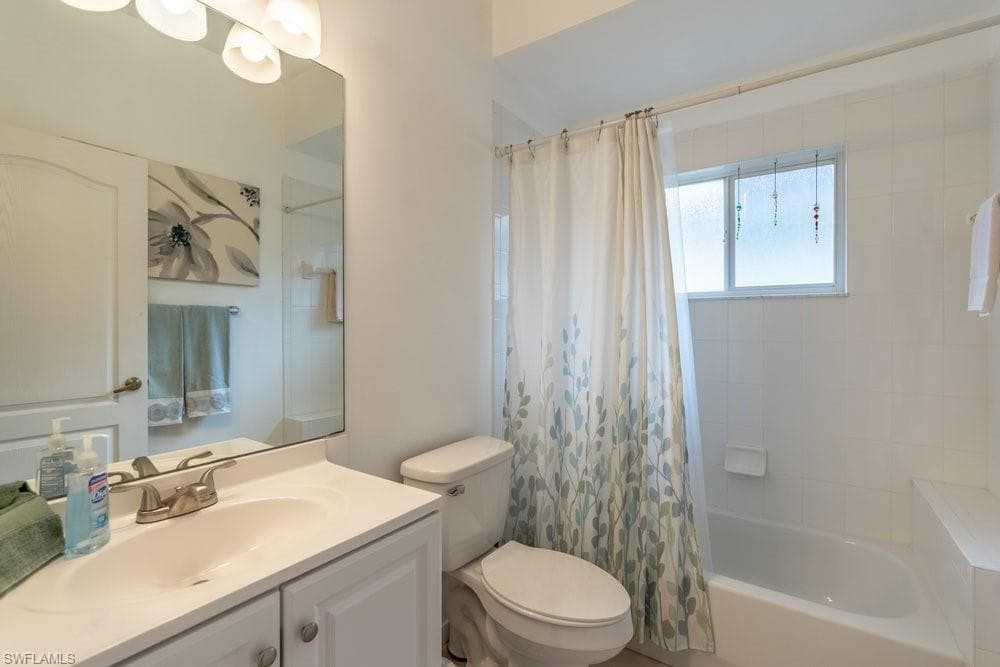 7120 Falcons Glen Blvd, Naples, FL 34113-17