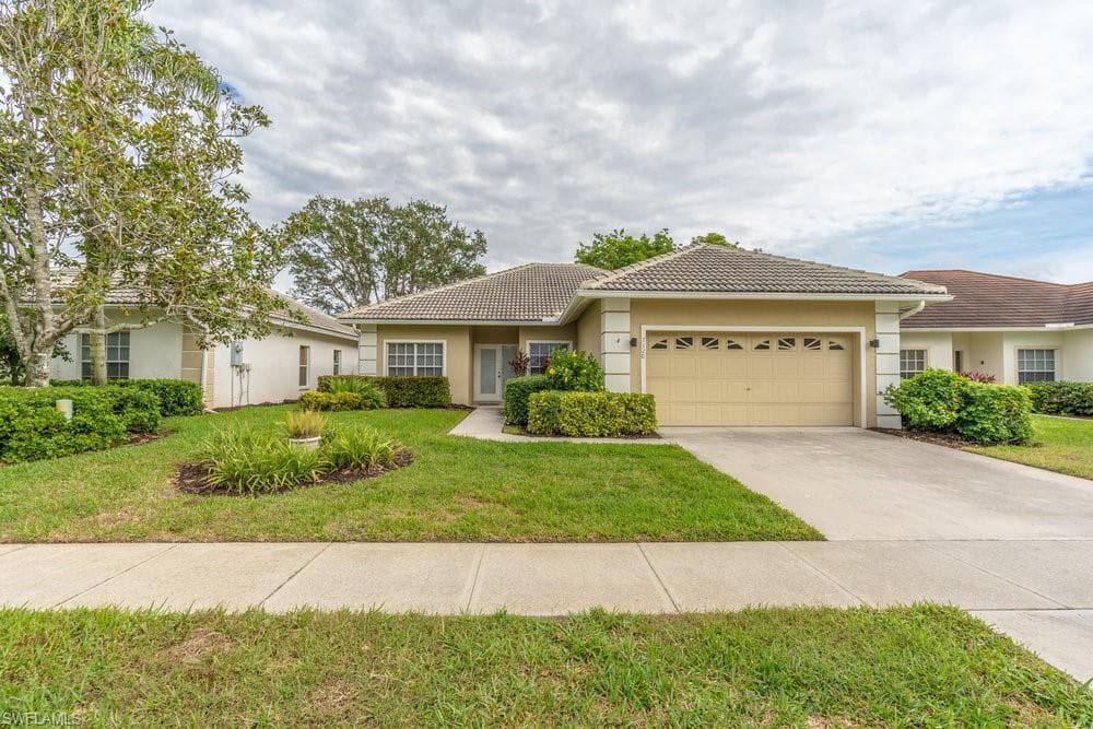 7120 Falcons Glen Blvd, Naples, FL 34113-3