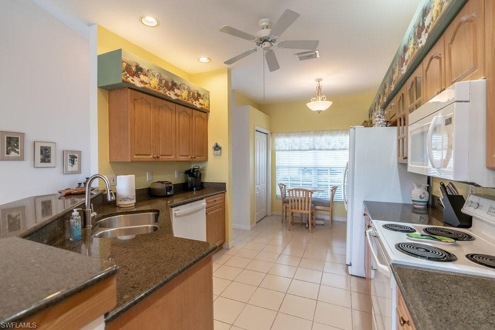 7120 Falcons Glen Blvd, Naples, FL 34113-5