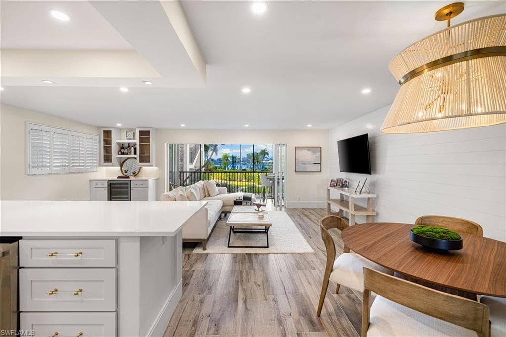222 Harbour Dr 104, Naples, FL 34103-16