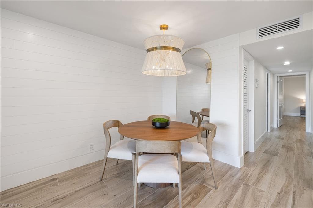 222 Harbour Dr 104, Naples, FL 34103-18