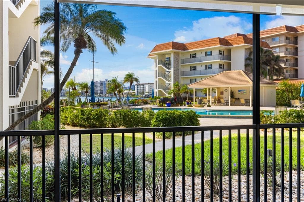 222 Harbour Dr 104, Naples, FL 34103-24