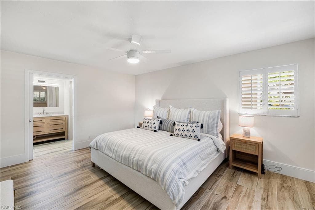 222 Harbour Dr 104, Naples, FL 34103-27