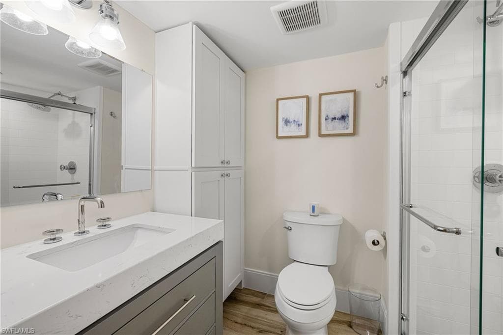 222 Harbour Dr 104, Naples, FL 34103-37