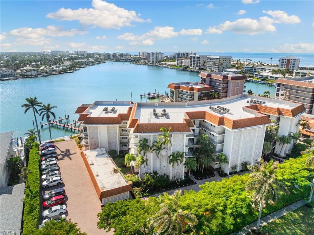 222 Harbour Dr 104, Naples, FL 34103-39