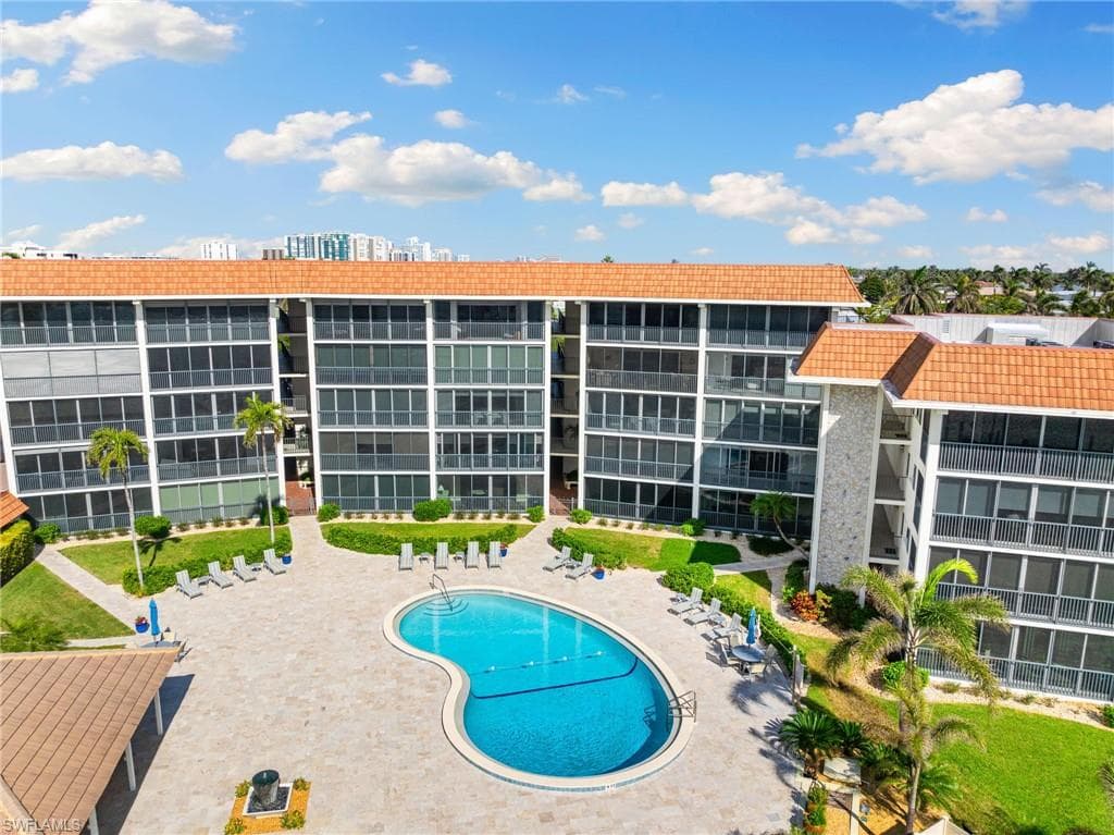 222 Harbour Dr 104, Naples, FL 34103-40