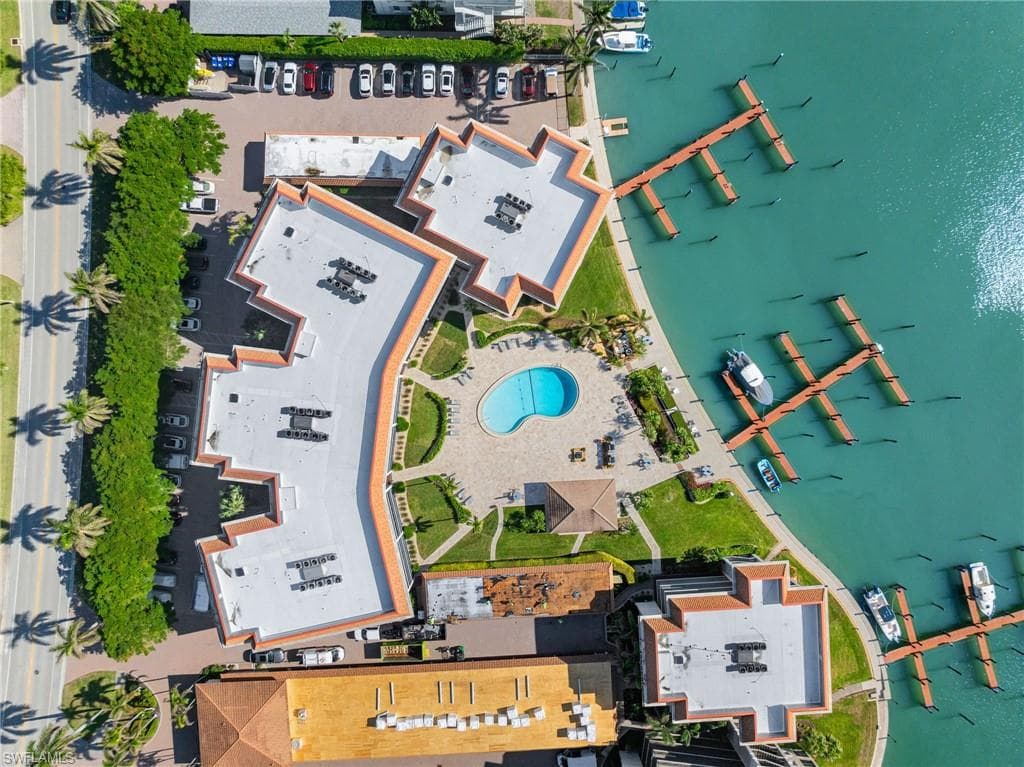 222 Harbour Dr 104, Naples, FL 34103-44