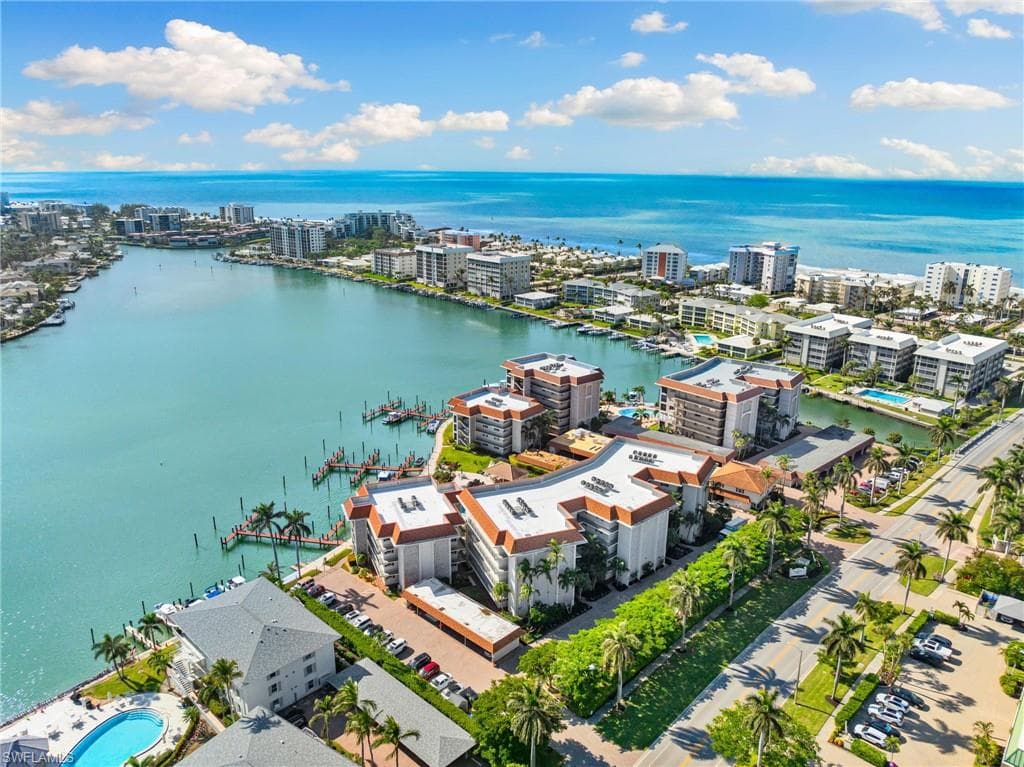222 Harbour Dr 104, Naples, FL 34103-47
