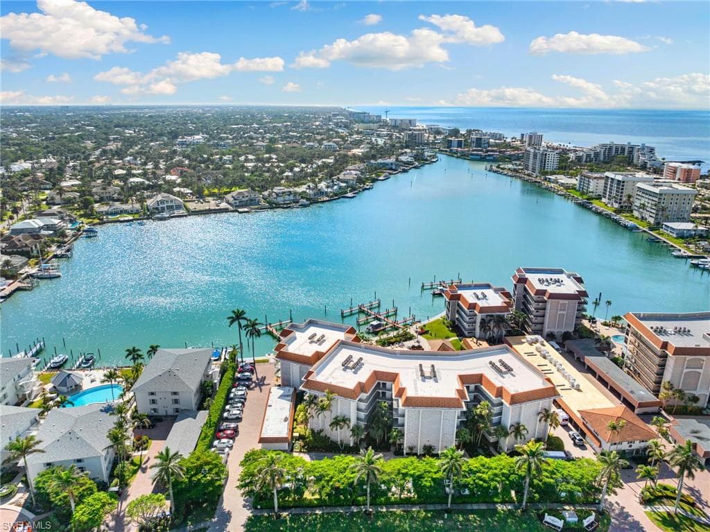 222 Harbour Dr 104, Naples, FL 34103-5