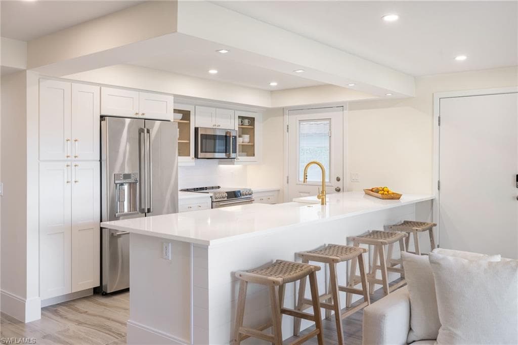 222 Harbour Dr 104, Naples, FL 34103-6