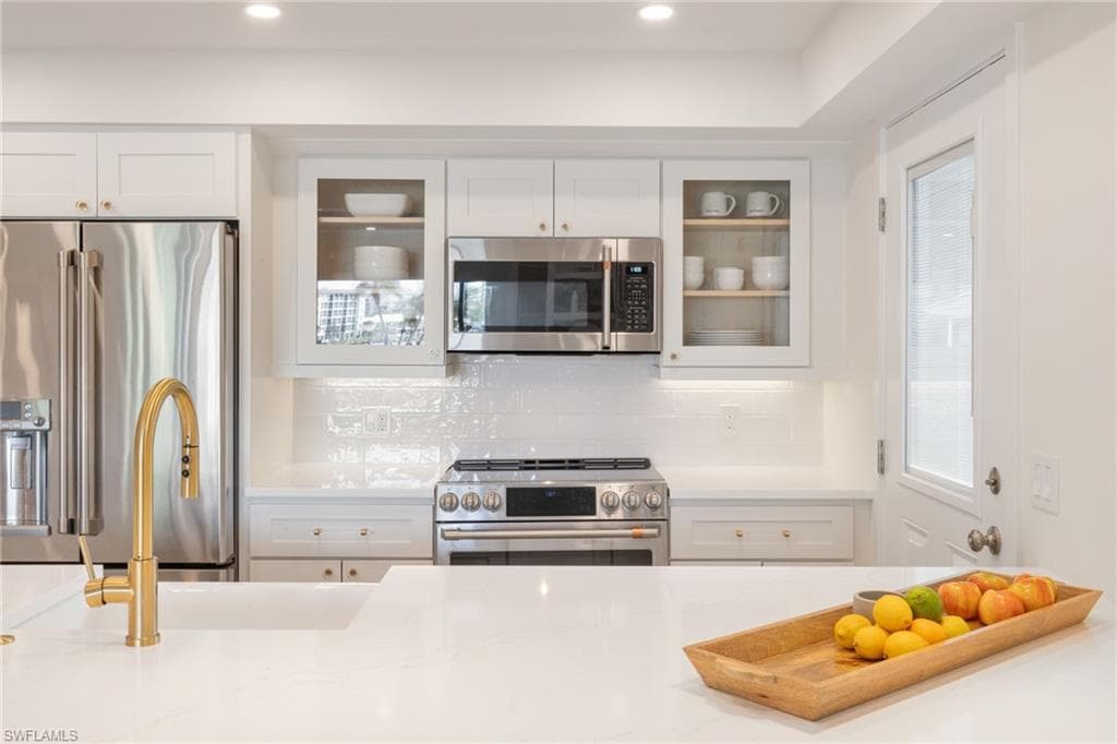 222 Harbour Dr 104, Naples, FL 34103-8