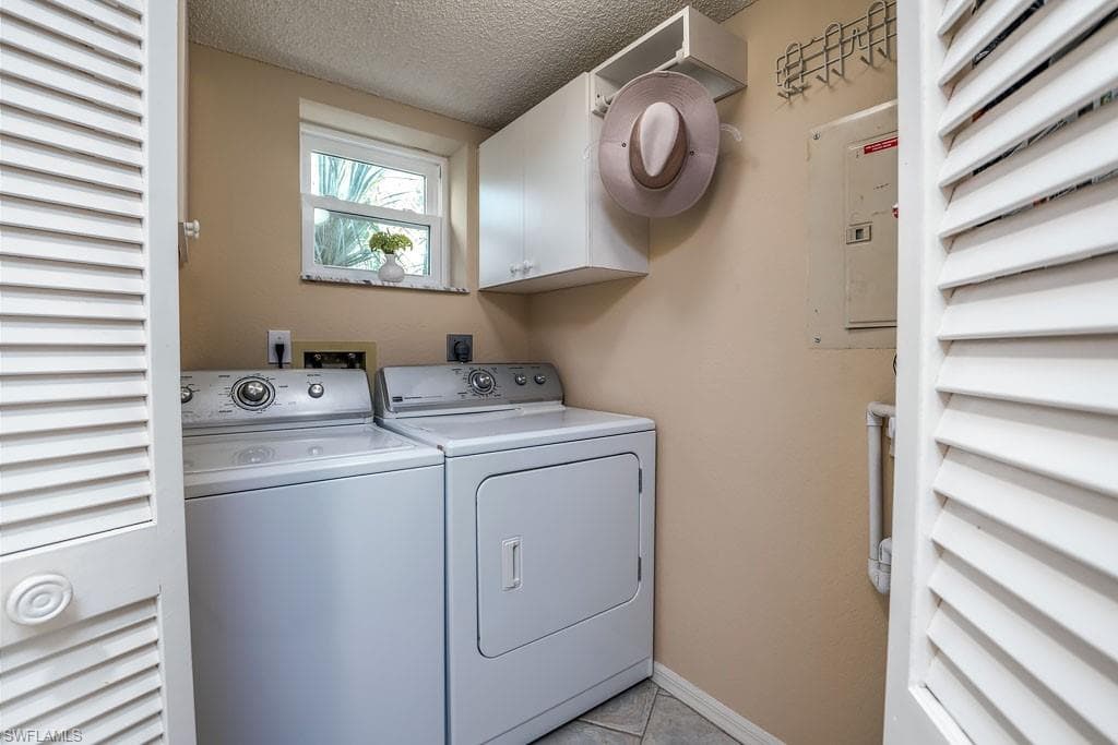 992 Woodshire Ln D301, Naples, FL 34105-19