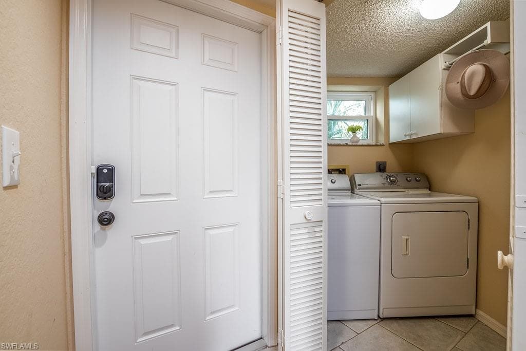 992 Woodshire Ln D301, Naples, FL 34105-20