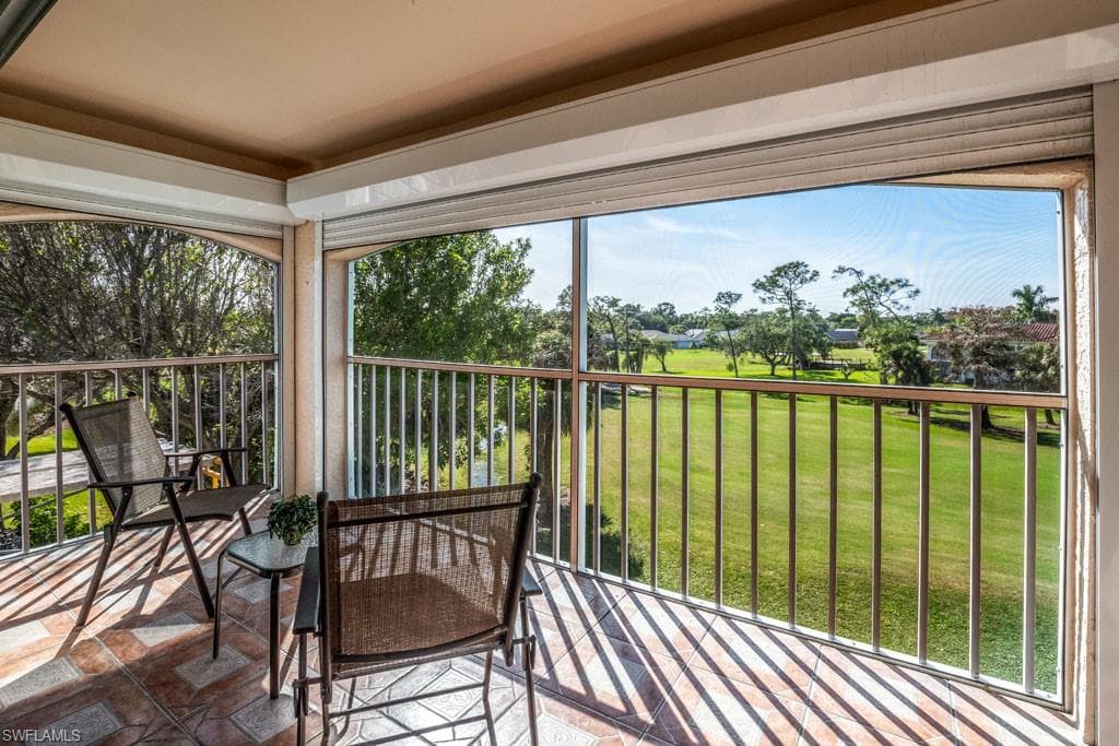 992 Woodshire Ln D301, Naples, FL 34105-5