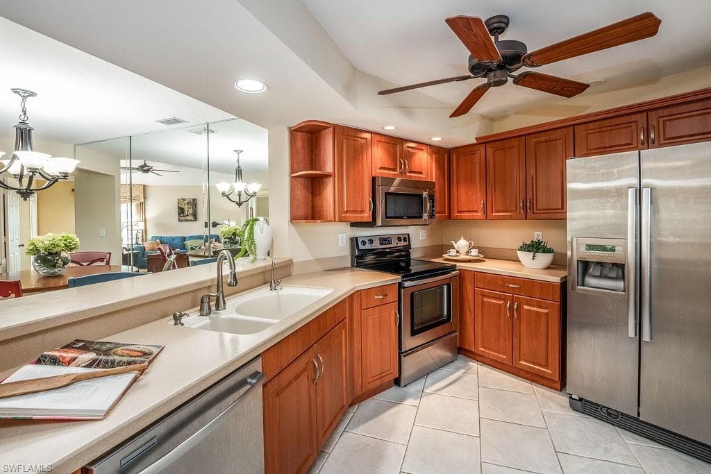992 Woodshire Ln D301, Naples, FL 34105-7