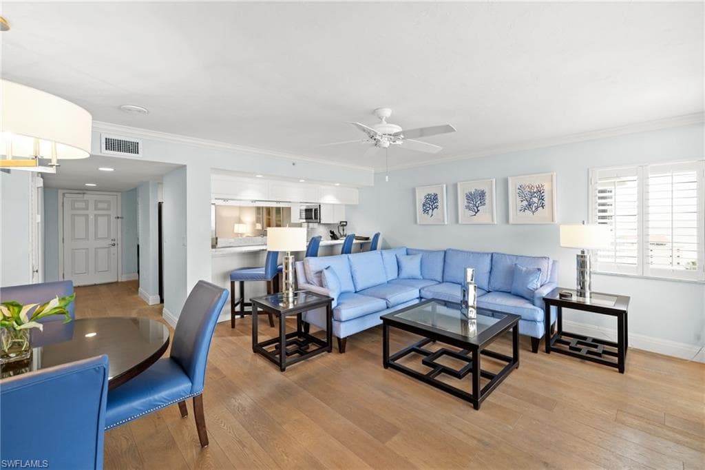 40 Seagate Dr 1002a, Naples, FL 34103-11
