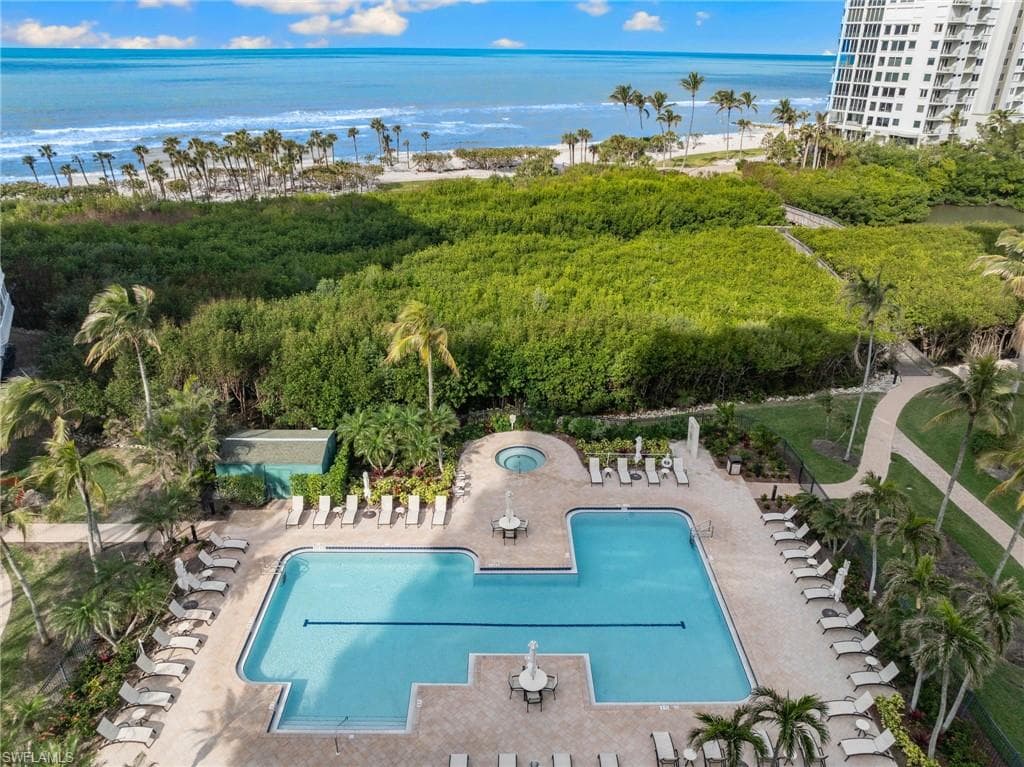 40 Seagate Dr 1002a, Naples, FL 34103-13