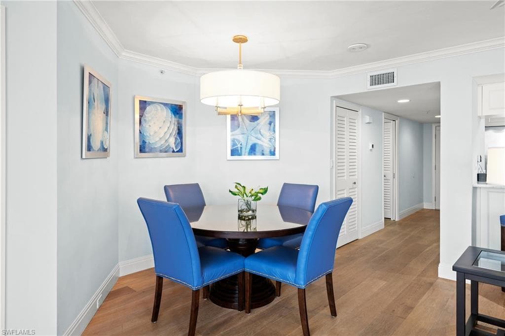 40 Seagate Dr 1002a, Naples, FL 34103-17