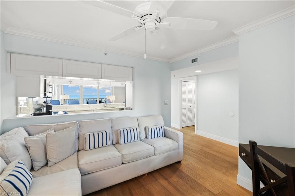 40 Seagate Dr 1002a, Naples, FL 34103-22