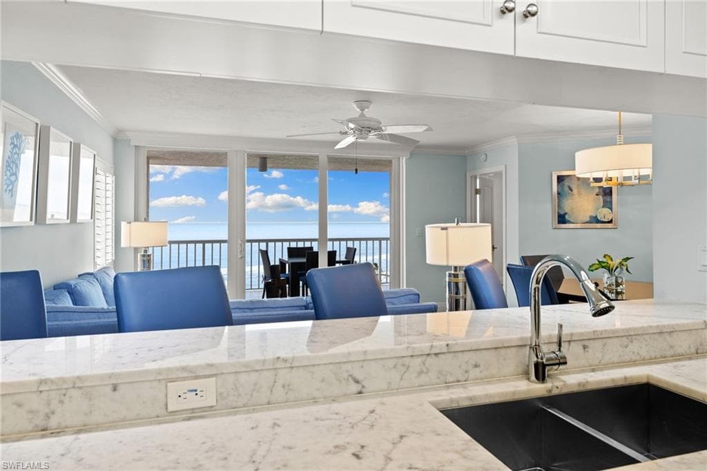 40 Seagate Dr 1002a, Naples, FL 34103-23