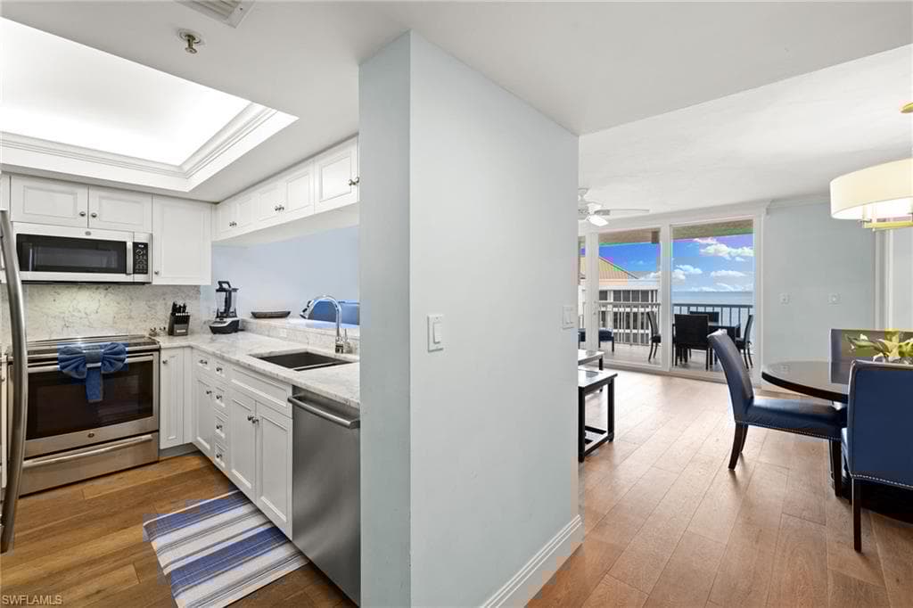40 Seagate Dr 1002a, Naples, FL 34103-26