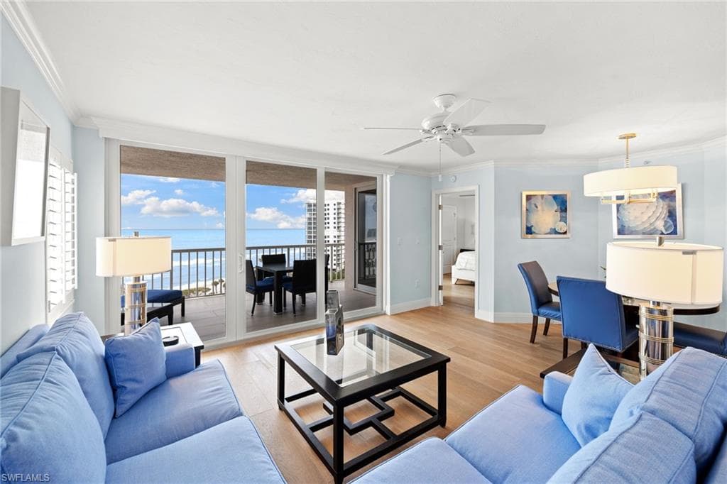 40 Seagate Dr 1002a, Naples, FL 34103-2