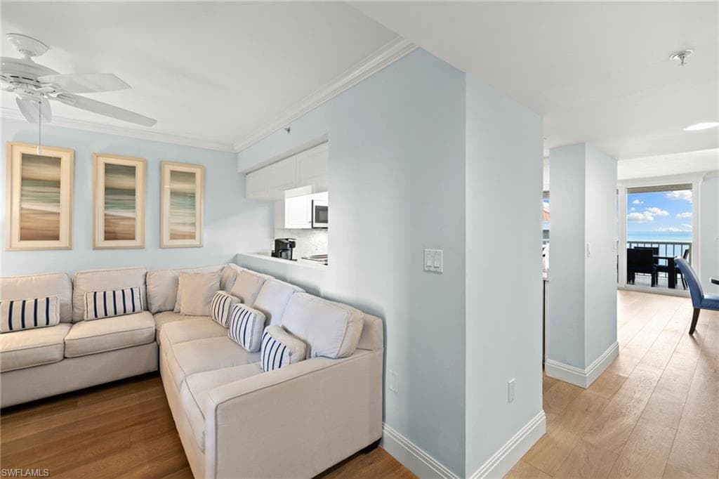 40 Seagate Dr 1002a, Naples, FL 34103-33