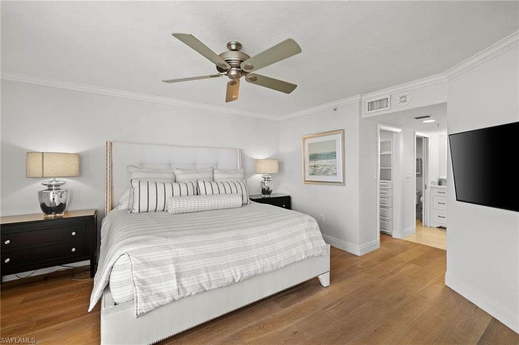 40 Seagate Dr 1002a, Naples, FL 34103-35