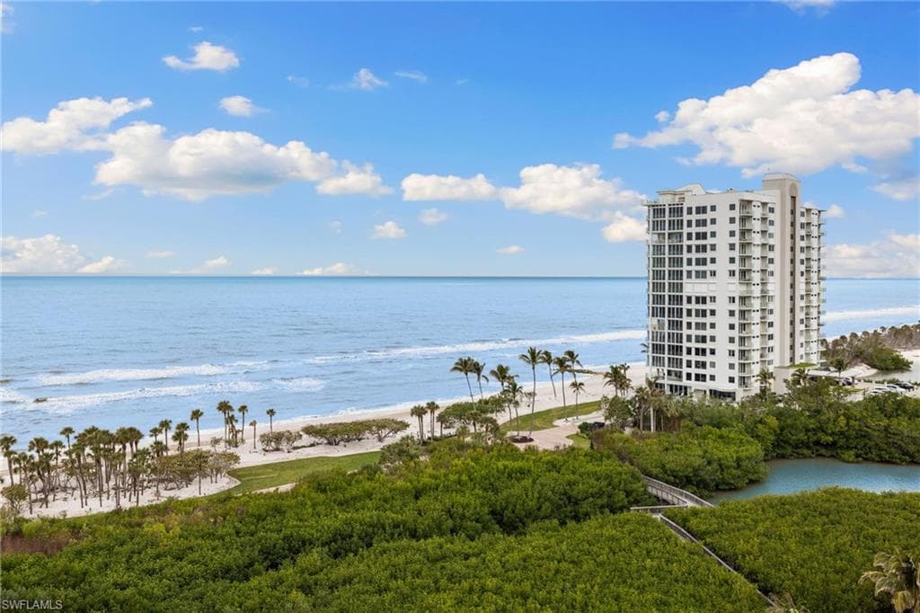 40 Seagate Dr 1002a, Naples, FL 34103-3