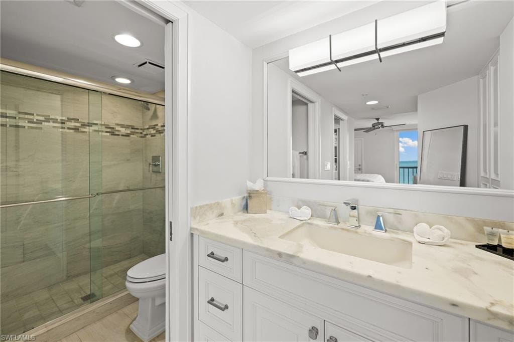 40 Seagate Dr 1002a, Naples, FL 34103-39