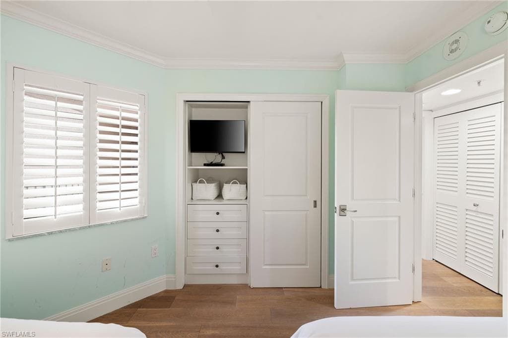 40 Seagate Dr 1002a, Naples, FL 34103-42