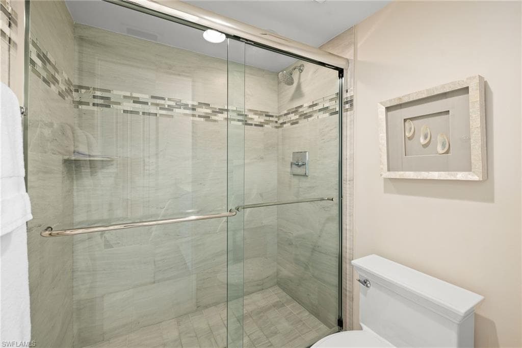 40 Seagate Dr 1002a, Naples, FL 34103-45