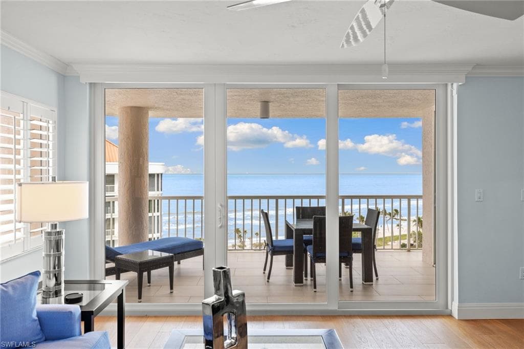 40 Seagate Dr 1002a, Naples, FL 34103-4