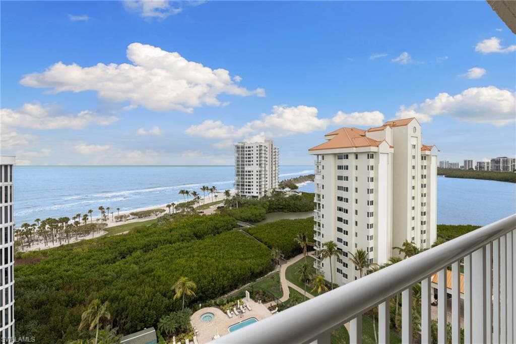 40 Seagate Dr 1002a, Naples, FL 34103-50