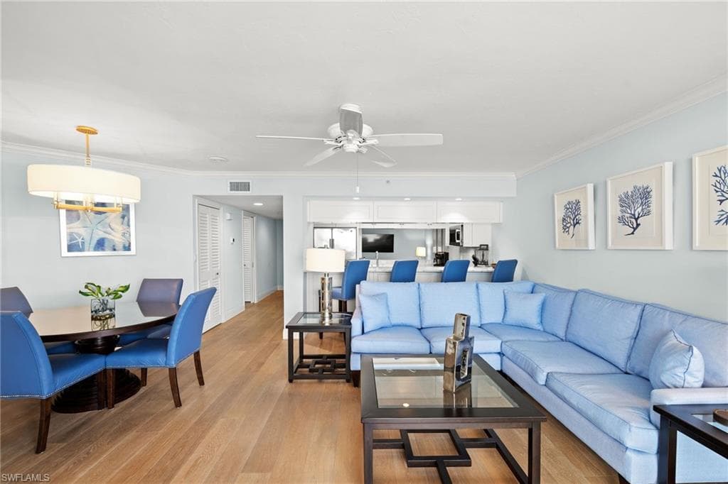 40 Seagate Dr 1002a, Naples, FL 34103-5