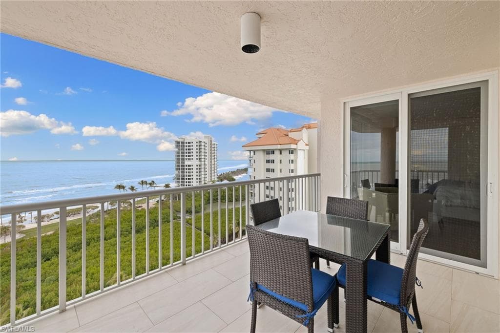 40 Seagate Dr 1002a, Naples, FL 34103-8
