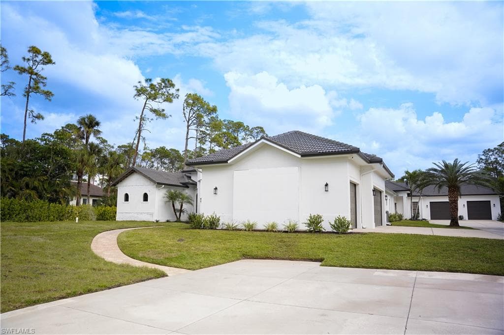 1680 Oakes Blvd, Naples, FL 34119-17