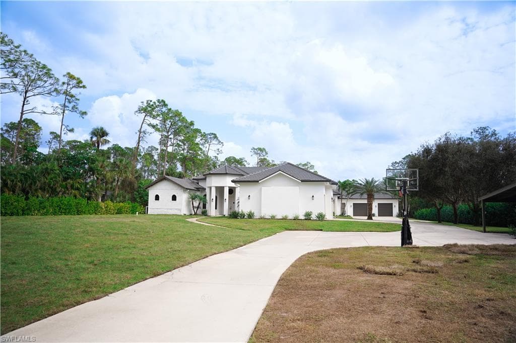 1680 Oakes Blvd, Naples, FL 34119-18