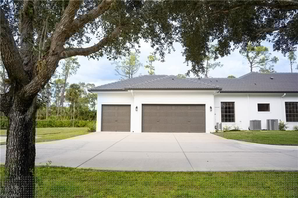 1680 Oakes Blvd, Naples, FL 34119-19