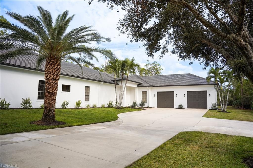 1680 Oakes Blvd, Naples, FL 34119-20