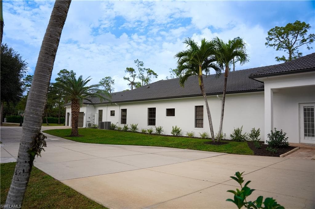 1680 Oakes Blvd, Naples, FL 34119-21
