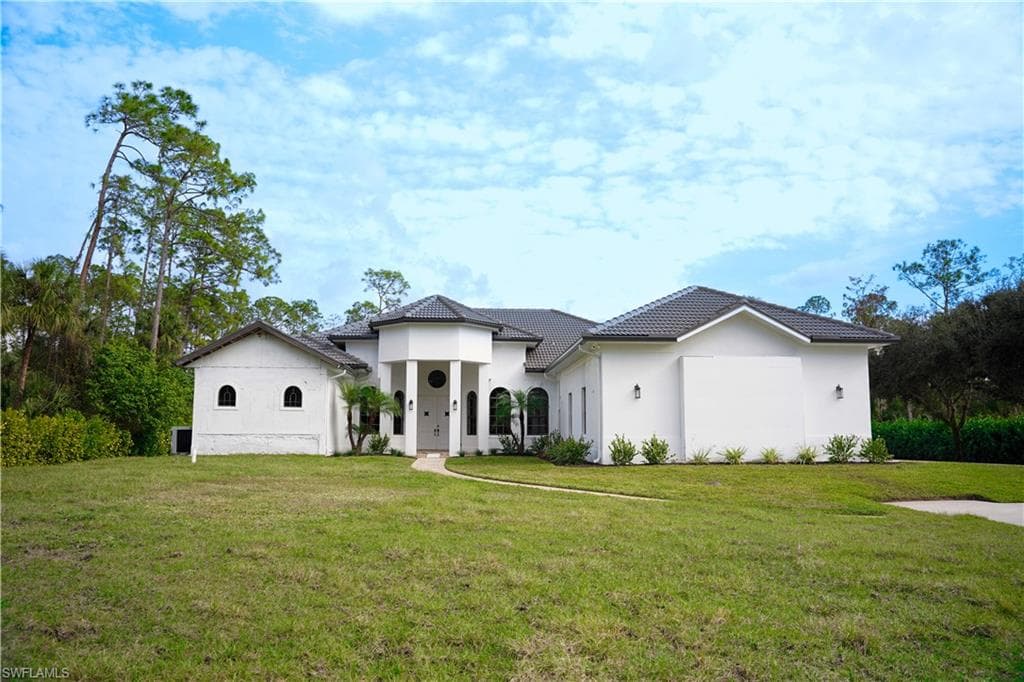 1680 Oakes Blvd, Naples, FL 34119-24