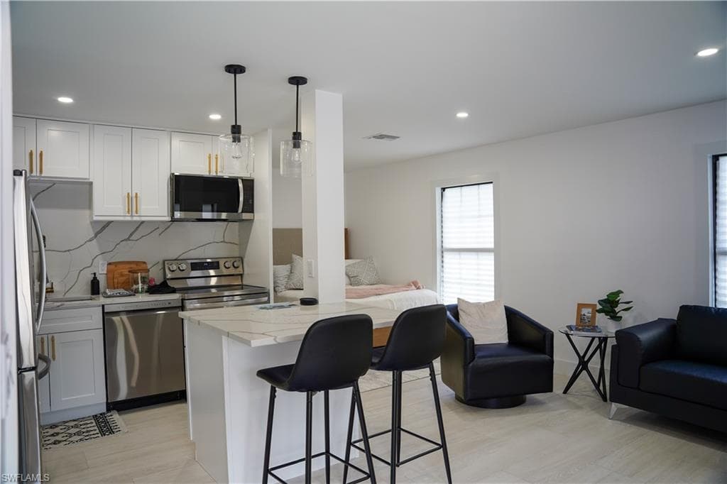 1680 Oakes Blvd, Naples, FL 34119-28