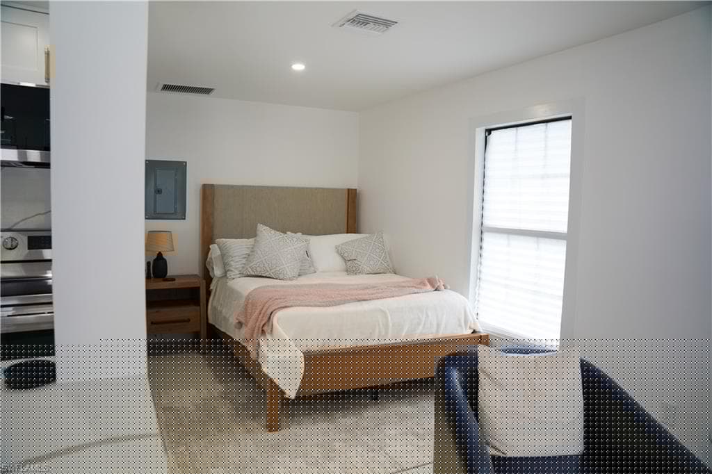 1680 Oakes Blvd, Naples, FL 34119-30